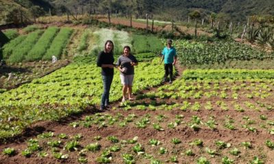 Imagens de mulheres agricultoras