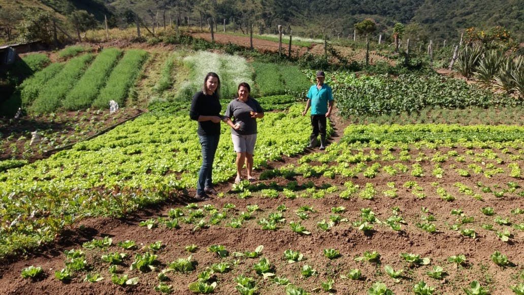 Imagens de mulheres agricultoras
