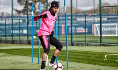 Neymar durante treinamento no PSG