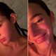 Bruna Marquezine compartilhou um momento em que aparece relaxando em uma banheira, na noite deste domingo (24). A atriz, de 26 anos, publicou vários vídeos, com direito a caras e bocas e muito charme. os registros, ela mostrou apenas o rosto e deixou o ambiente com pouca luz, deixanto tudo muito aconchegante. Bruna está de volta ao Rio de Janeiro após passar uma temporada em Paris, para a semana de moda. Na ocasião, a atriz exibiu looks ousados, como o figurino para assistir ao desfile da grife Givenchy: um colete aberto, exibindo o sutiã transparente, que deixava seus seios à mostra, um colar poderoso, minissaia e botas de cano longo
