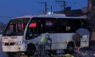 Ônibus tomba na Avenida Brasil