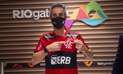 Paulo Sousa desembarca no Rio e inicia trabalho no Flamengo