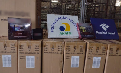 Imagem de caixas com os aparelhos apreendidos no Porto de Santos