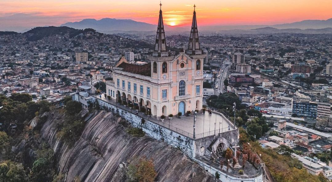 Na imagem, igreja da Penha, Zona Norte do Rio