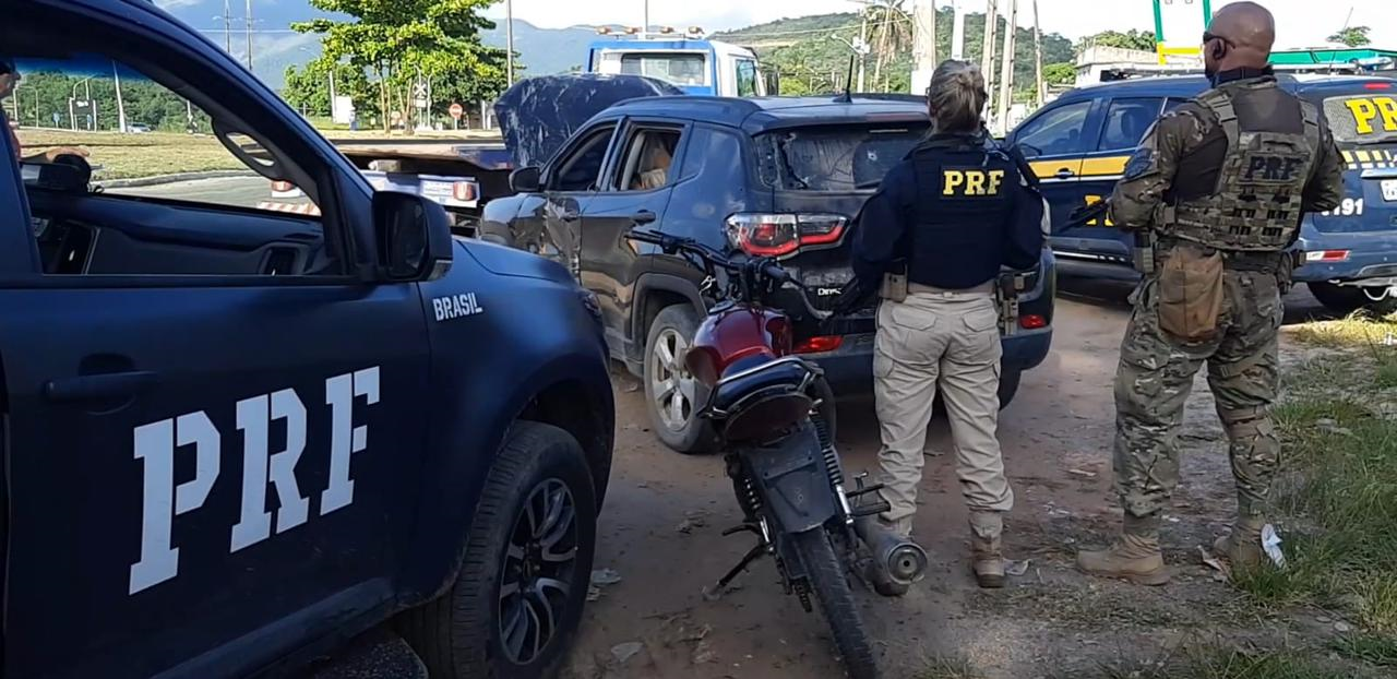 Operação da PRF resulta em duas prisões em Itaboraí