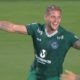 Rafael Moura comemora gol pelo Goiás