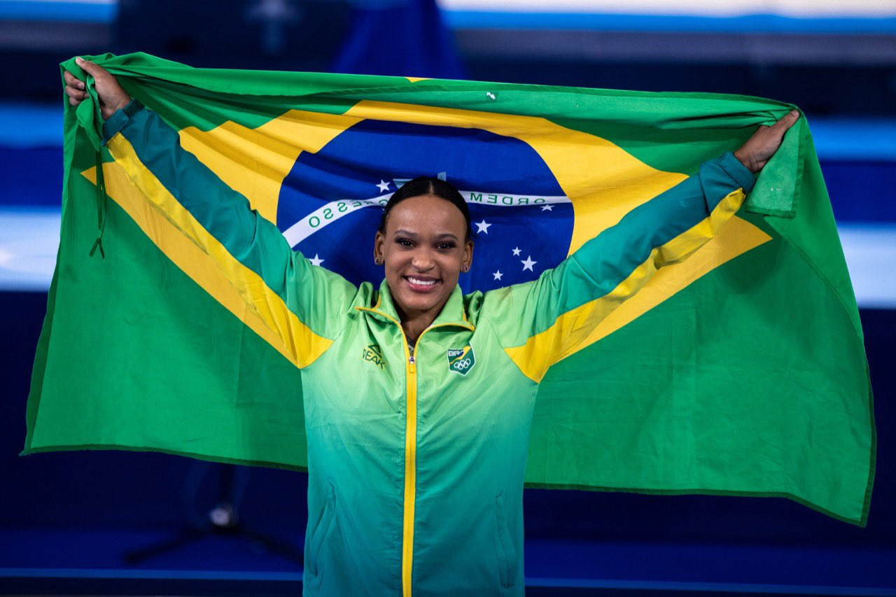 Rebeca Andrade brilha no Mundial de ginástica