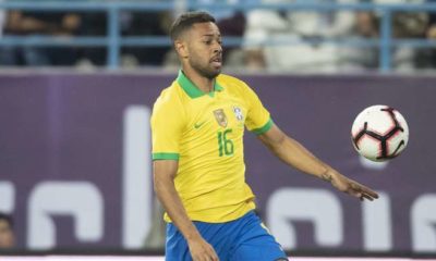 Renan Lodi em ação pela Seleção Brasileira