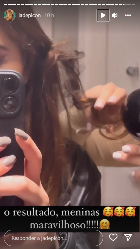 Jade queima o cabelo