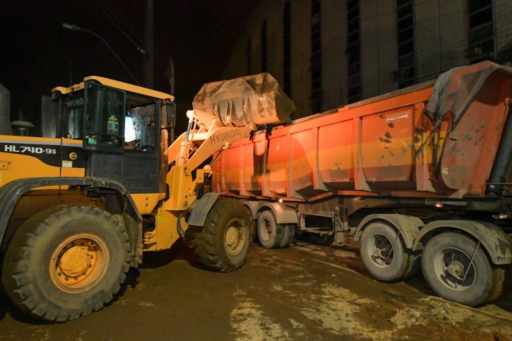Limpeza noturna em Petrópolis