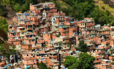 Mulher é atingida por bala perdida na favela da Rocinha