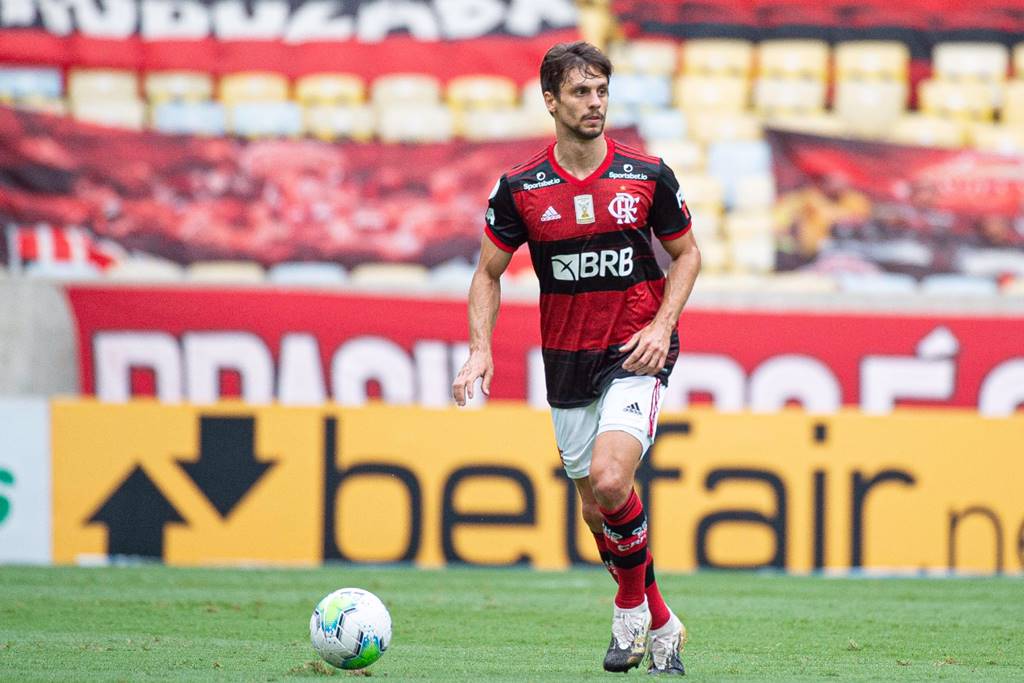 Rodrigo Caio em ação pelo Flamengo