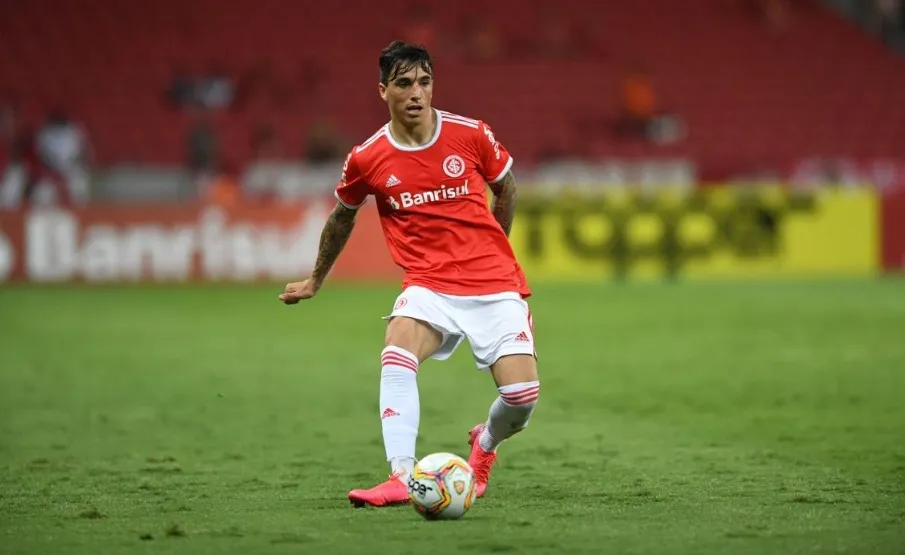 Saravia tenta resolver imbróglio para acertar com o Glorioso