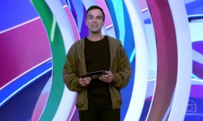 Tadeu Schmidt em sua estreia na apresentação do 'BBB22'