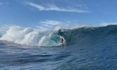 Caio Vaz surfa na Laje do Gardenal, a 'Teahupoo Carioca'