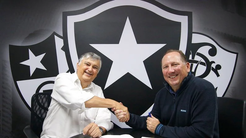 John Textor está oficialmente no comando do futebol alvinegro