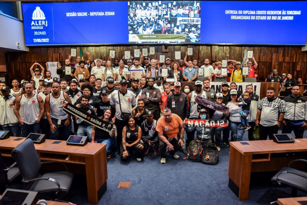 Torcidas organizadas do Rio de Janeiro são homenageadas na Alerj