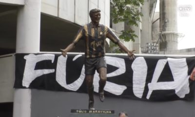 Inauguração de estátua de Tulio Maravilha no Nilton Santos