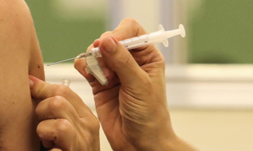 Campanha de vacinação contra Covid-19 em Magé