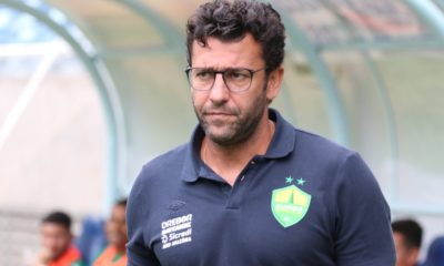 Alberto Valentim com a camisa do Cuiabá