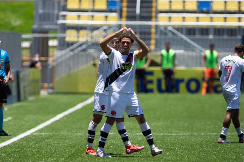 Atacante Figueiredo comemora gol na Copinha