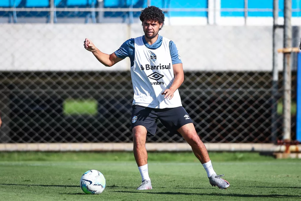 Victor Ferraz não é mais jogador do Grêmio