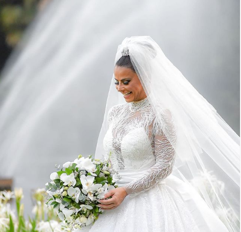 Vivi escolheu um vestido de noiva assinado pelo estilista Lucas Anderi, de sua coleção que é inspirada nas princesas da Disney. Foto: Reprodução Instagram