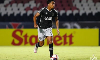 Mirando, do Vasco, em ação pelo time cruzmaltino contra o Macaé