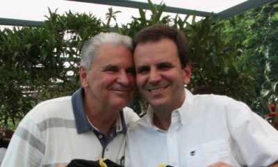 Eduardo Paes abraçado ao pai