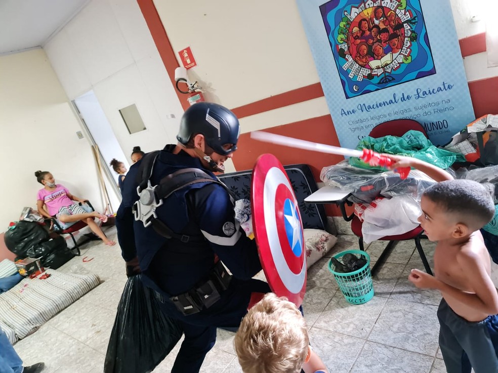 Sargento Everaldo vestido de Capitão América