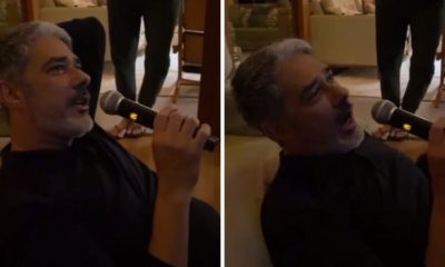 William Bonner solta a voz no karaokê