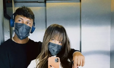 Cantor Xamã e ex-BBB, Thaís Braz, juntos em elevador