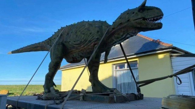 Sem querer, homem encomenda dinossauro gigante para o filho - Super Rádio  Tupi